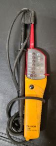 Fluke T100 voltage tester