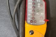 Fluke T100 voltage tester