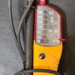 Fluke T100 voltage tester