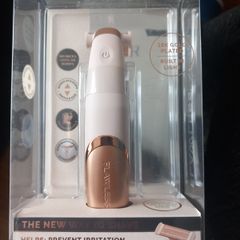 Flawless Razor BNWT  x2
