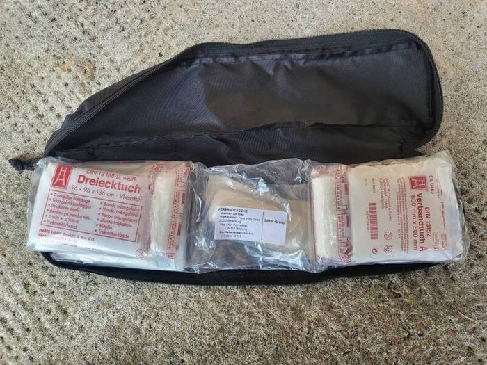 Bmw F01 F02 F03 F30 F10 F11 First Aid Kit Medical Emergency Kit 7276541