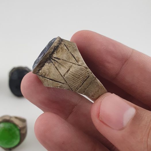 Antique 15 Heritage Style Rings Mixed Brass Glass & Decorative Stone Collection
