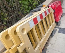 Construction site safety barriers