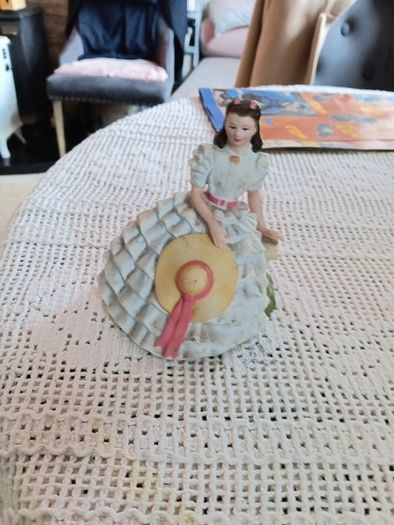 antique/ vintage/ collectable scarlet o'hara