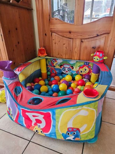 Ball pit toy