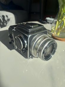 Hasselblad 500c w Zeiss Planar 80mm f2.8 - A12 back