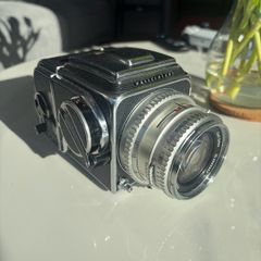Hasselblad 500c w Zeiss Planar 80mm f2.8 - A12 back
