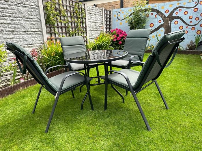 backyard table with chairs