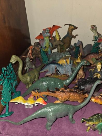 41 Dinosaur Lot