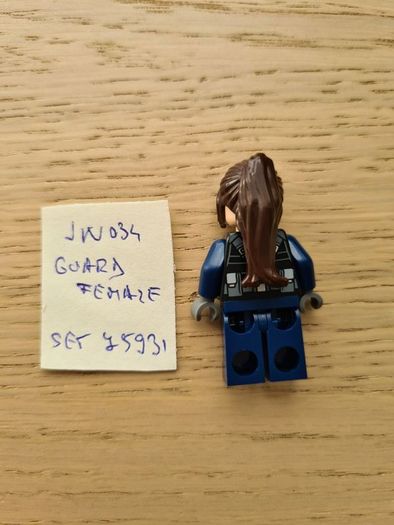 lego jw034 guard female, set 75931 jurassic world
