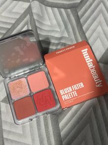 Huda blush palette