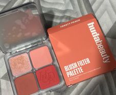 Huda blush palette