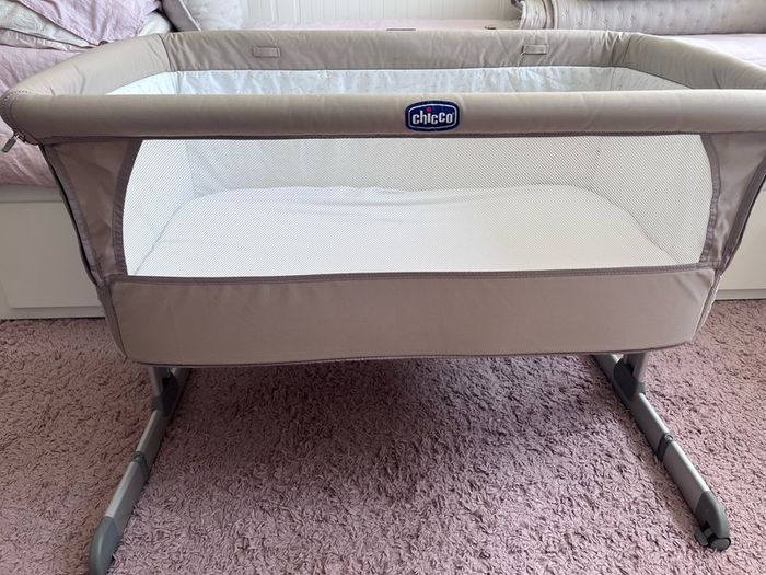 Chicco Next2Me Essential Side Sleeping Crib