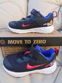 Unisex kid's runners NEW size UK 6.5