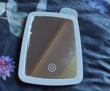 led travel mirror