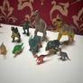 Dinosaur play figures Image 3