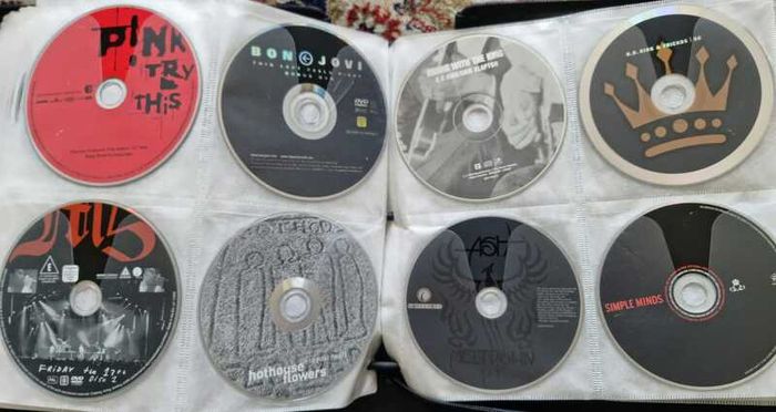 160 CD + Case. All CD's in perfect playable condition.