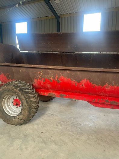 Dung spreader