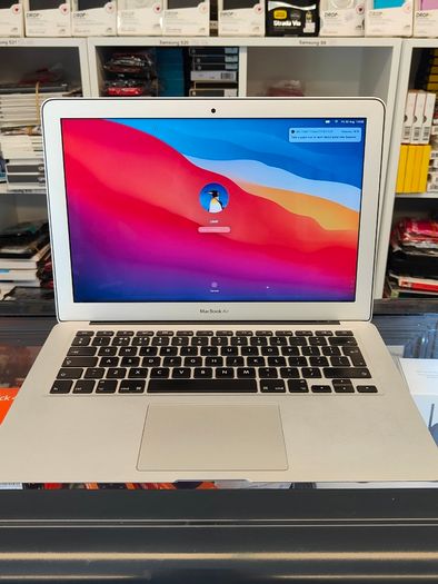Apple Macbook Air (13"/ Early 2014) 1.7 GHz Intel Core i7 8GB RAM 256GB SSD macOS Big Sur Battery Cycle: 543