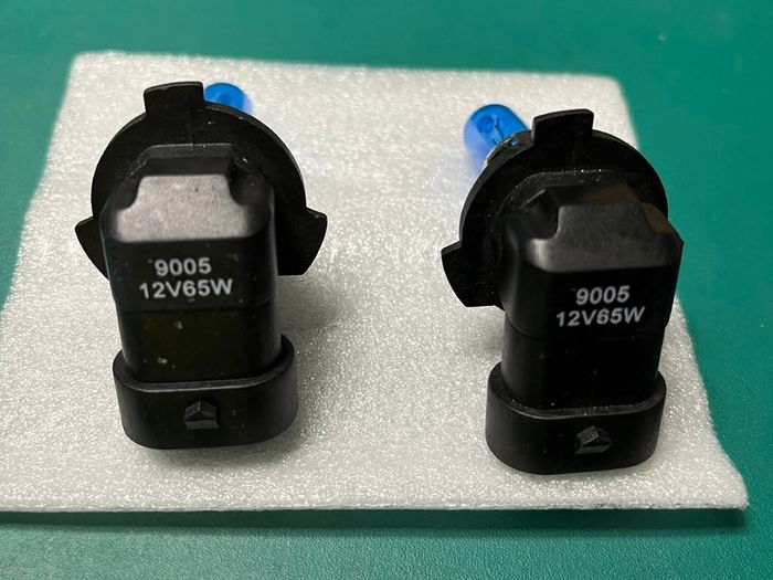Pair of 9005 (HB3) Xenon White Halogen Headlight Bulbs - 12V 65W