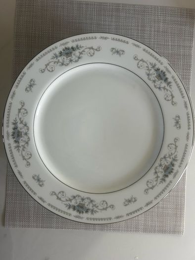 Diane Japan porcelain dinner plates