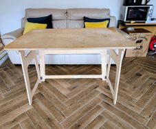 Flying elephant folding work desk
