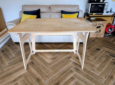 Flying elephant folding work desk