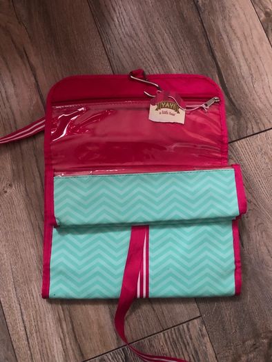 Cosmetics / wash bag