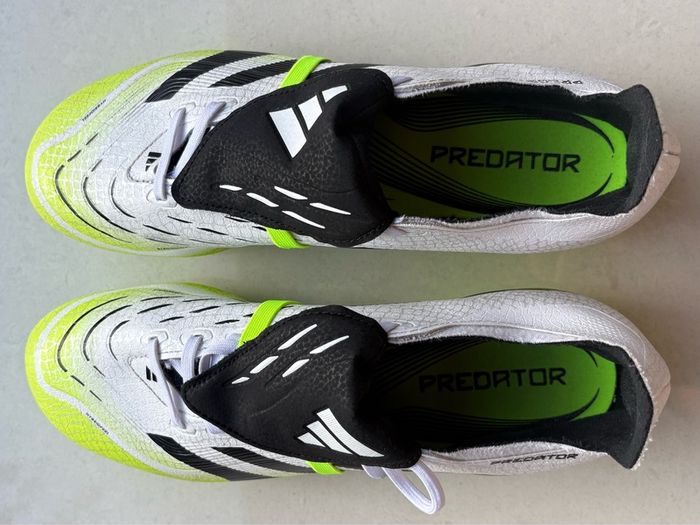 Like new, worn once, absolutely mint, size 10 Adidas 2024 Predator Elite Hybrid Touch + Fold-Over Tongue. RRP 280. Top tier boot in Cloud White / Core Black / Lucid Lemon colourway.
