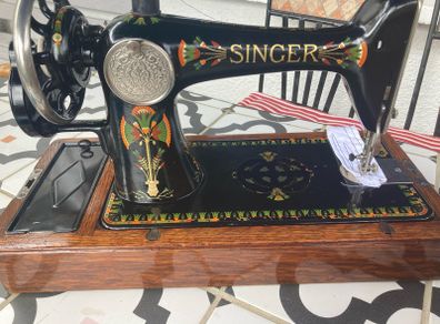 Antique singer 66K sewing machine
