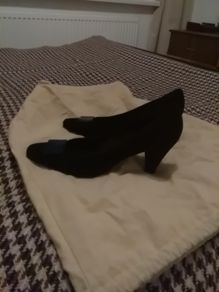 LK Bennett ladies shoes, court mid heel. Worn twice