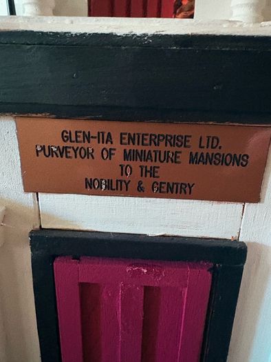 Stunning approx 140cm high 4 story extra large Georgian dolls house with contents, servants quarters and separate garage
