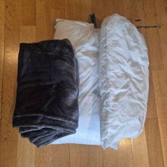 2 pillows + microfiber blanket