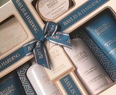 baylis& harding gift set
