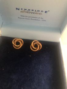 9ct gold knot earrings
