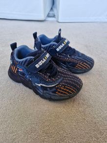 Boy shoe EU 27