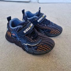 Boy shoe EU 27