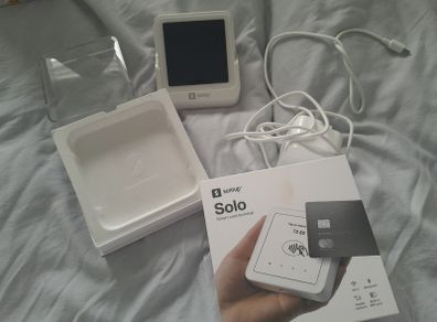 Sum up Machine with charger. Wireless