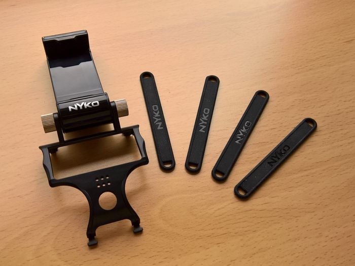 NYKO DualShock 4 Controller Phone Clip