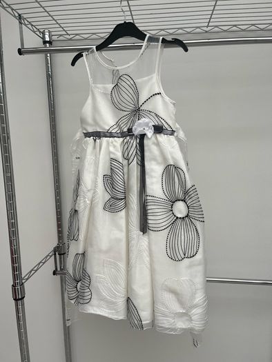 Pippa & Julie girl's dress, Age 6 (Free girls clothes/items for first buyer to offer asking price on this)
