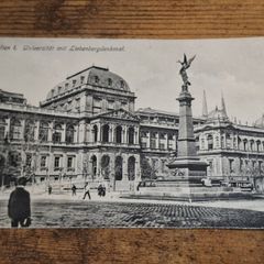 Vintage Postcard University at Liebenberg Memorial, Wien I., Austria - free standard postage