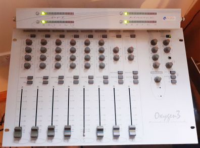 OXYGEN 3 Broadcast mixing console