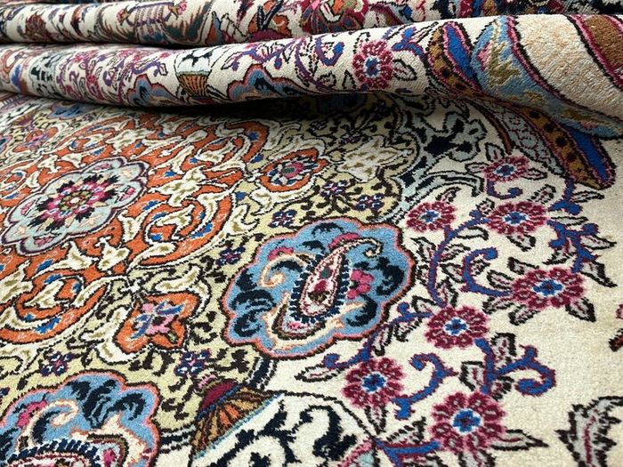 P.ersian Kasmir Rug (KaSig) ( 3.90 x 3.05cm)