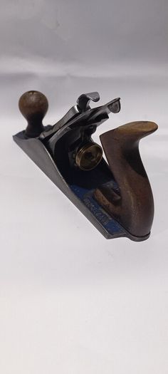 A Vintage Record No 4 Smoothing Plane ( with a spare Iron & Chip breaker)