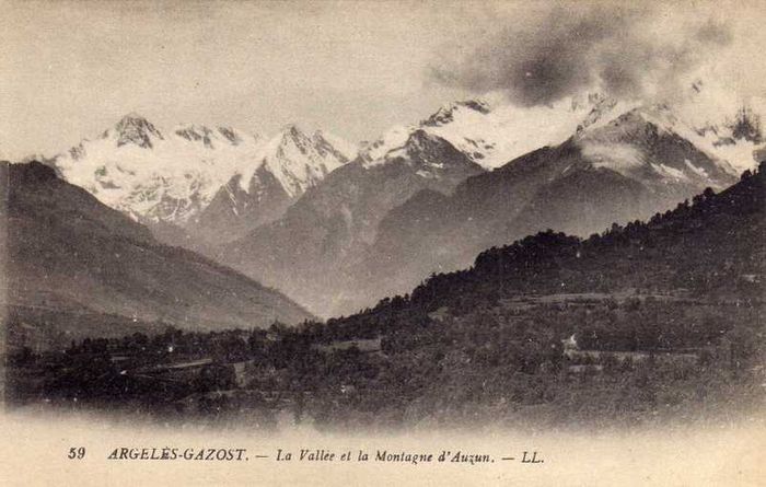 Antique Postcard Of Argeles-gazost - La Valle Et La Montagne D'auzun