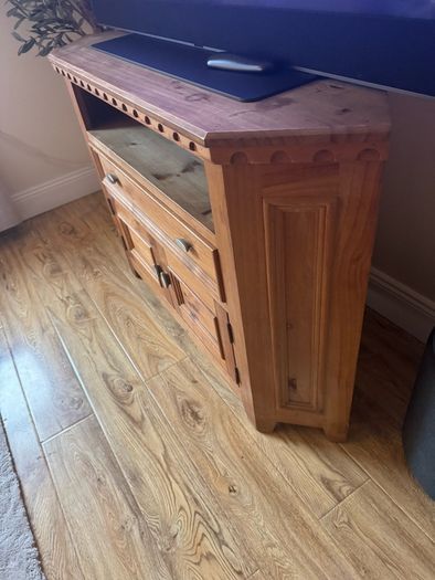 Corner TV Unit