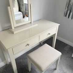 dressing table
