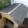 Dog kennel and plastic bed Image 4