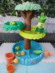 Little tikes magic flower Water table