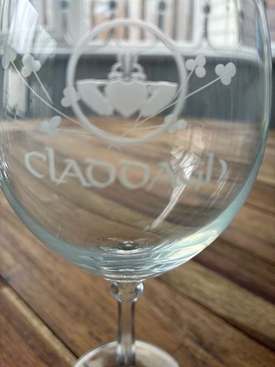 Claddagh wine glass